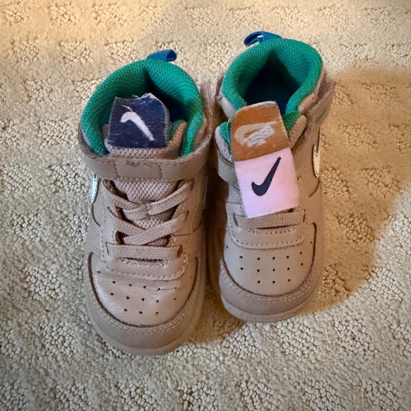 Nike Kids Tan High Rise Shoes - Picture 2 of 5